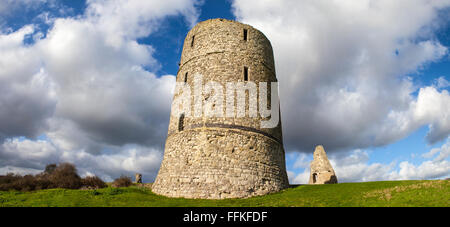 Una vista panoramica dello storico castello di Hadleigh in Essex, Inghilterra. Foto Stock