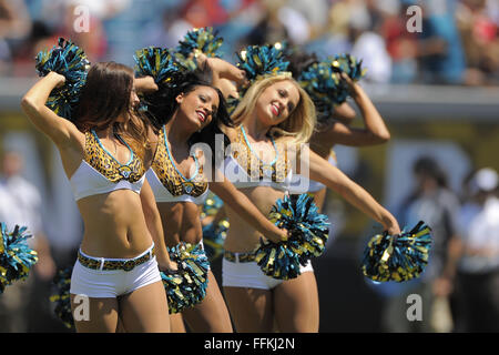 Il Jacksonville, FL, Stati Uniti d'America. 8 Sep, 2013. Jacksonville Jaguars cheerleaders durante le brocche 28-2 perdita per il Kansas City Chiefs al campo EverBank sul Sett. 8, 2013 a Jacksonville, in Florida. ZUMA PRESS/Scott A. Miller © Scott A. Miller/ZUMA filo/Alamy Live News Foto Stock