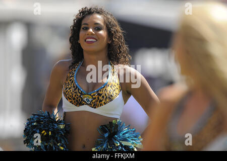 Il Jacksonville, FL, Stati Uniti d'America. 8 Sep, 2013. Jacksonville Jaguars cheerleaders durante le brocche 28-2 perdita per il Kansas City Chiefs al campo EverBank sul Sett. 8, 2013 a Jacksonville, in Florida. ZUMA PRESS/Scott A. Miller © Scott A. Miller/ZUMA filo/Alamy Live News Foto Stock