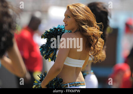 Il Jacksonville, FL, Stati Uniti d'America. 8 Sep, 2013. Jacksonville Jaguars cheerleaders durante le brocche 28-2 perdita per il Kansas City Chiefs al campo EverBank sul Sett. 8, 2013 a Jacksonville, in Florida. ZUMA PRESS/Scott A. Miller © Scott A. Miller/ZUMA filo/Alamy Live News Foto Stock