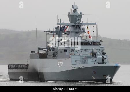 FGS Magdeburg (F261), a Braunschweig-classe Corvette della Marina Militare tedesca durante un post-esercizio comune della Warrior 14-1 visita. Foto Stock