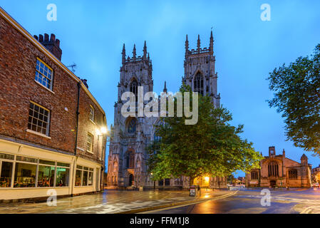 York Minster, è la cattedrale di York, Inghilterra, ed è uno dei più grandi del suo genere in Europa settentrionale Foto Stock