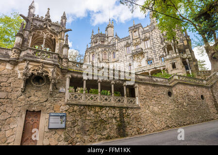 Il Palazzo Regaleira (noto come Quinta da Regaleira) situato a Sintra, Portogallo Foto Stock