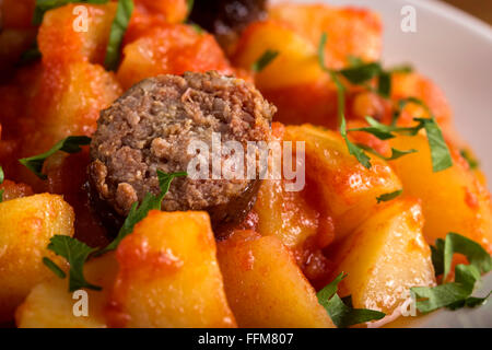 Oktoberfest stufato con salsicce e patate - prodotto tipico bavarese Germania Foto Stock