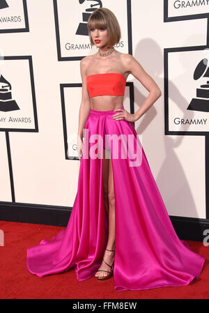 Los Angeles, California, USA. 15 Feb, 2016. Taylor Swift arriva per il 58th Annual Grammy Awards a Staples Center. Credito: Lisa O'Connor/ZUMA filo/Alamy Live News Foto Stock