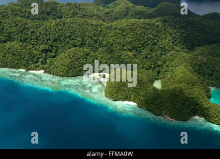 Vista aerea di Palau, Micronesia, Oceania Oceano Pacifico dal cielo su aereo, aereo sopra il mare, natura, paesaggio, viaggi Foto Stock