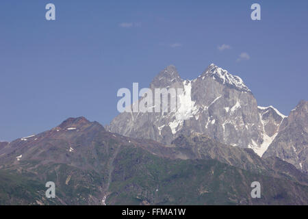 Ushba dalla cresta est di Mestia, Mestia-Ushguli-Trek, Svaneti, Georgia Foto Stock