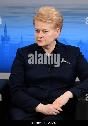 Monaco di Baviera, Germania. Xiii Febbraio, 2016. Della Lituania del Presidente Dalia Grybauskaite assiste la cinquantaduesima in occasione della conferenza di Monaco sulla sicurezza a Monaco di Baviera, Germania, il 13 febbraio 2016. Foto: ANDREAS GEBERT/dpa/Alamy Live News Foto Stock