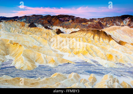 Sunrise a Zabriskie Point nel Parco Nazionale della Valle della Morte, California Foto Stock