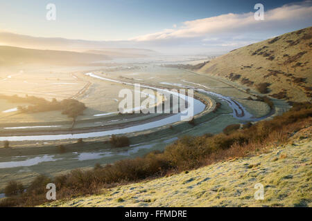 Una bella mattina gelida sopra la valle Cuckmere, Seaford, East Sussex, Regno Unito. Foto Stock