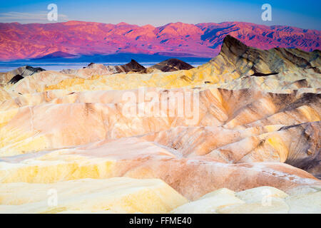 Sunrise a Zabriskie Point nel Parco Nazionale della Valle della Morte, California Foto Stock