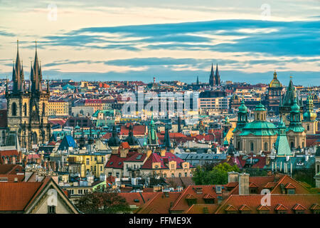 Praga skyline al tramonto. Repubblica ceca Foto Stock