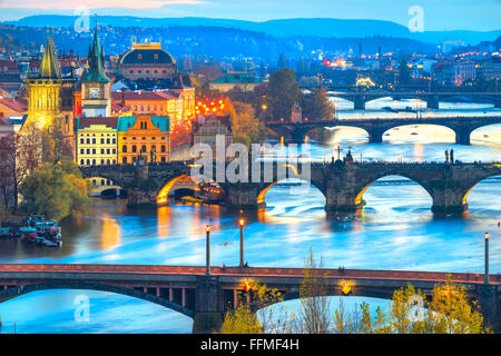 Praga, Vista panoramica del Ponte Carlo e il vecchio Townl. Repubblica ceca Foto Stock