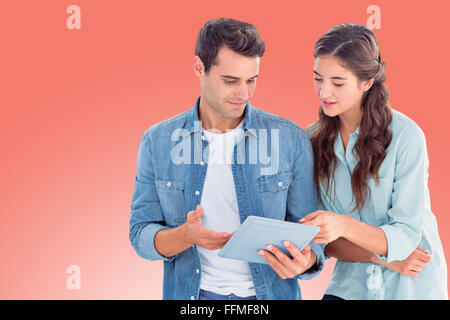 Immagine composita della gente di affari con la compressa Foto Stock