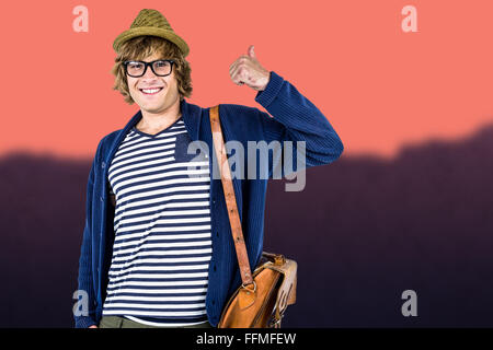 Immagine composita di sorridere hipster rendendo pollice in alto Foto Stock