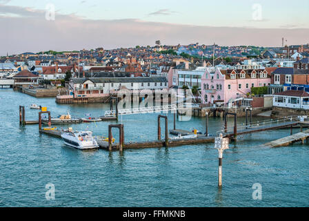 Vista sulla Cowes Marina all'Isola di Wight, Inghilterra meridionale Foto Stock