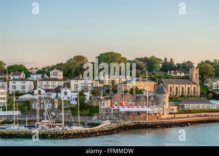 Vista sulla Cowes Marina all'Isola di Wight, Inghilterra meridionale Foto Stock