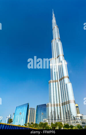 DUBAI, Emirati Arabi Uniti - 10 febbraio: Burj Khalifa facciata su 10 Febbraio 2014 a Dubai, UAE. Il Burj Khalifa è un edificio più alto al mondo Foto Stock