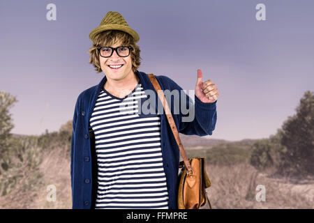 Immagine composita di sorridere hipster rendendo pollice in alto Foto Stock