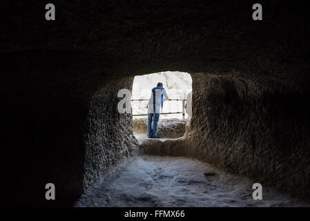 All'interno della Grotta monastero Vardzia, scavato dalle pendici del monte Erusheti, Samtskhe-Javakheti regione, Georgia Foto Stock