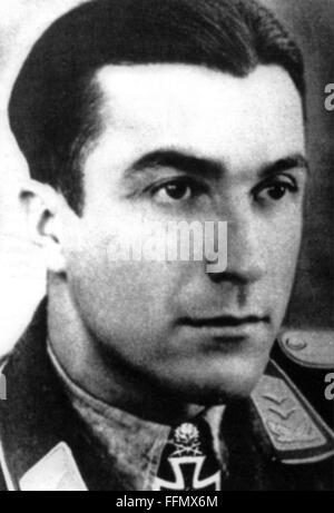 Kittel, Otto "Bruno", 21.2.1917 - 16.2.1945, tedesco pilota da caccia, ritratto, come primo tenente del Fighter Wing 54, Novembre / Dicembre 1944, Foto Stock