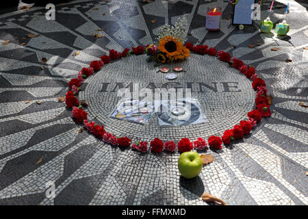 John Lennon, Band Che Suona I Beatles, Strawberry Fields, Central Park, New York City, Usa, Foto Stock