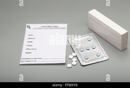 Prescription vuoto e pillola verde blister con box Foto Stock