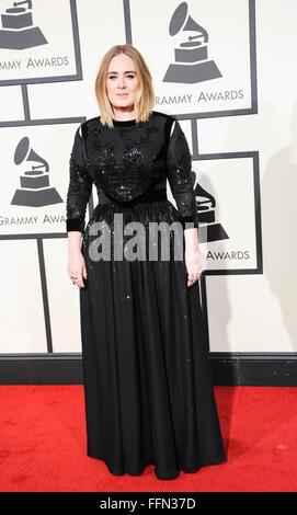 Adele presso gli arrivi per 58th Annual Grammy Awards 2016 - GRAMMY 1, Staples Center di Los Angeles, CA il 15 febbraio 2016. Foto di Charlie Williams/Everett Collection Foto Stock