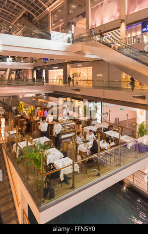 Ristorante presso il Marina Bay Sands Shopping Mall, Singapore, Sud-est asiatico Foto Stock