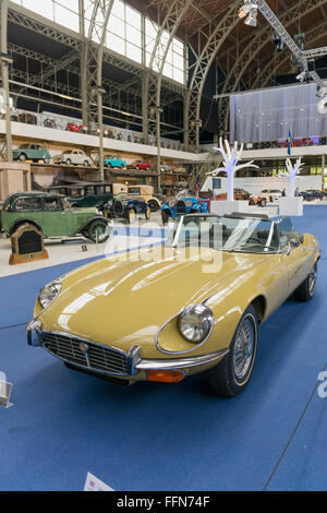E-type Jaguar sul display in Autoworld, Bruxelles, Belgio, Europa Foto Stock