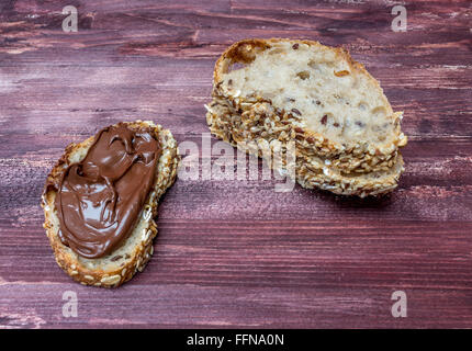 Il cioccolato crema alla nocciola diffusione Foto Stock