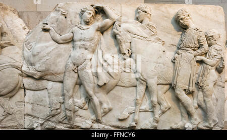 Dettaglio di una delle sculture del Partenone o 'marmi di Elgin', Grecia antica e di Roma gallerie, il British Museum di Londra, Regno Unito Foto Stock