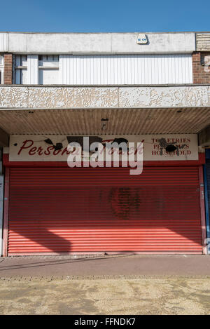 Abbandonata e abbandonato Ravenscourt shopping centre e appartamenti, Brownhills REGNO UNITO Foto Stock