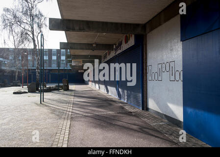 Abbandonata e abbandonato Ravenscourt shopping centre e appartamenti, Brownhills REGNO UNITO Foto Stock