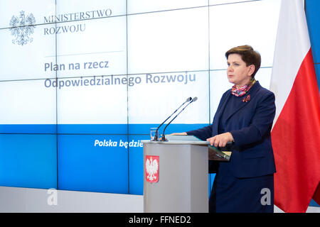 Varsavia, Polonia. Xvi Feb, 2016. Il Primo Ministro polacco Beata Szydlo durante la conferenza stampa presso la cancelleria del Primo Ministro il 16 febbraio 2016 a Varsavia in Polonia. Credito: MW/Alamy Live News Foto Stock