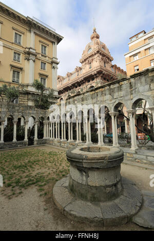 Estate, St Andrews chiostro adiacente a Christopher Columbuss Casa, Città Vecchia, Genova, Liguria, Italia, Europa Foto Stock