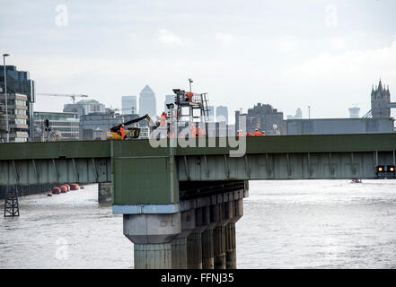 Blackfriars Railway Bridge le riparazioni dei lavoratori Foto Stock