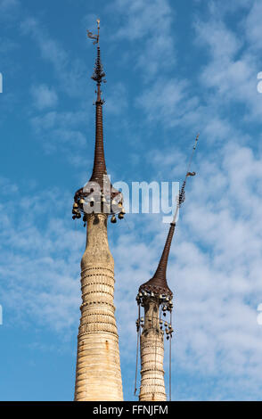 Close-up di sbriciolamento stupa, Shwe Inn Thein Pagoda, Inthein (Indein), Stato Shan, Birmania (Myanmar) Foto Stock