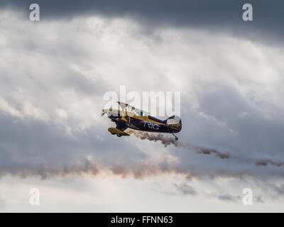 Il Trig Aerobatic Team sorvolano Biggin Hill aeroporto Foto Stock