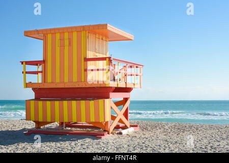 Arancione e giallo casa bagnino in Florida Foto Stock