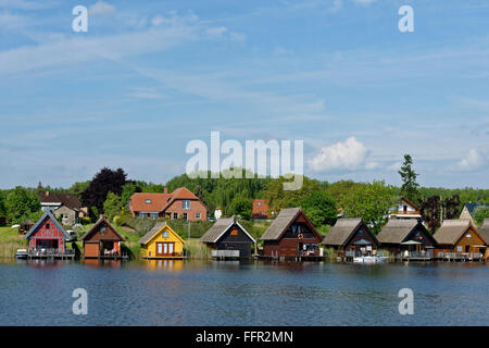 Barca case e case vacanze a Mirow, Lago Mirow, Meclemburgo Lake District, Meclemburgo-Pomerania Occidentale, Germania Foto Stock