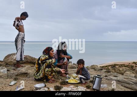 Una canzone d'amore di isola di Socotra "donne yemenite con combattimenti di acqueviti" - 30/05/2014 - Yemen - 24.Detwah Lagoon e Socotra, Ye Foto Stock