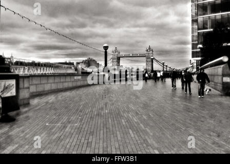 Londra - 04/05/2009 - Regno Unito / Inghilterra / Londra - Tower Bridge - Sandrine Huet / Le Pictorium Foto Stock