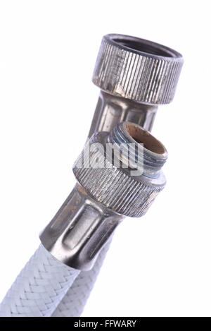 Vecchie tubature tubi flessibili isolati su sfondo bianco Foto Stock