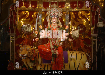 Navaratri dandiya garba Festival , Processione di Ma Ambadevi Bhavani Devi Kalwa a Tembhi Naka Thane Maharashtra Foto Stock