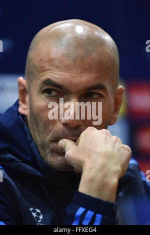 Roma, Italia. Xvi Feb, 2016. Zinedine Zidane Roma 16-02-2016 Stadio Olimpico, Calcio, Real Madrid conferenza stampa e formazione il giorno prima di champions league contro la Roma. Credito: Insidefoto/Alamy Live News Foto Stock