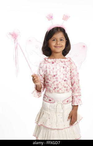 8 anno vecchia ragazza indossando rosa costume fata signor#703U Foto Stock