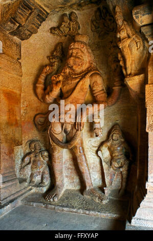 Templi rupestri di Badami Chalukyan re Mangalesa 593 610 A.D , Karnataka , India Heritage Foto Stock