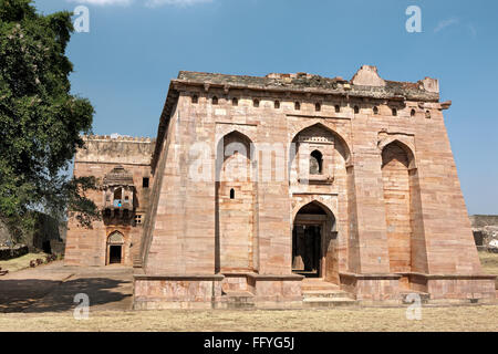 Hindola mahal o palazzo di rotazione ; Mandu ; Dhar ; Madhya Pradesh ; India Foto Stock