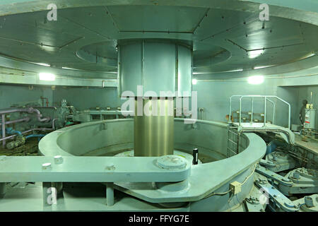 Vista della metropolitana di turbina hydro power house in colonia kevadia ; Gujarat ; India Foto Stock